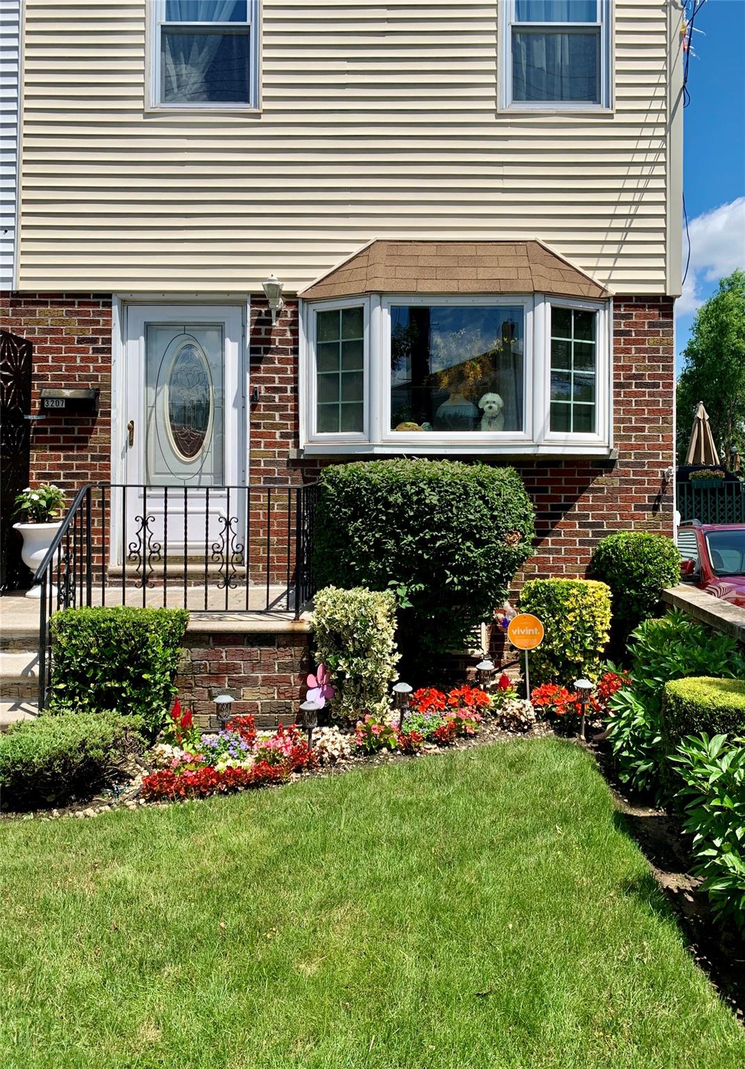 Video tour still — 3201 Ampere Ave, Bronx, NY, 10465