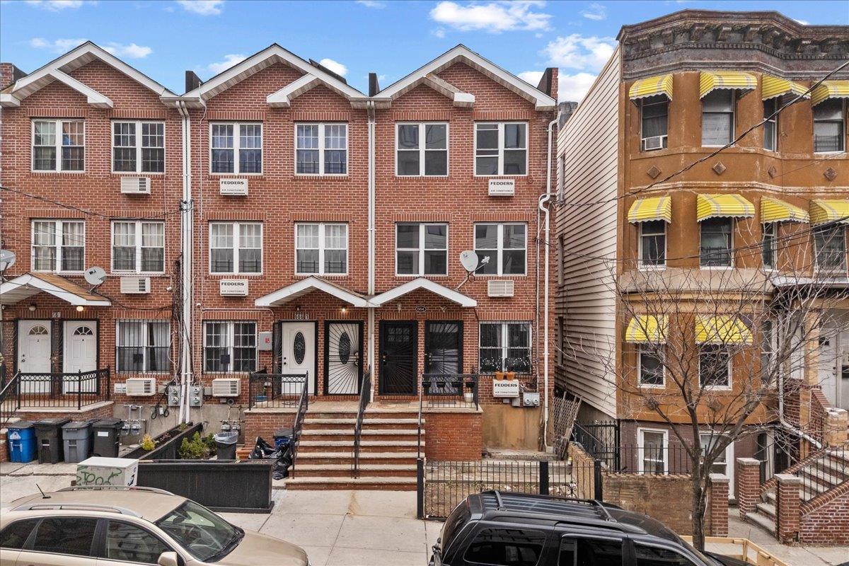 Video tour still — 664 Manida Street, Bronx, NY 10474