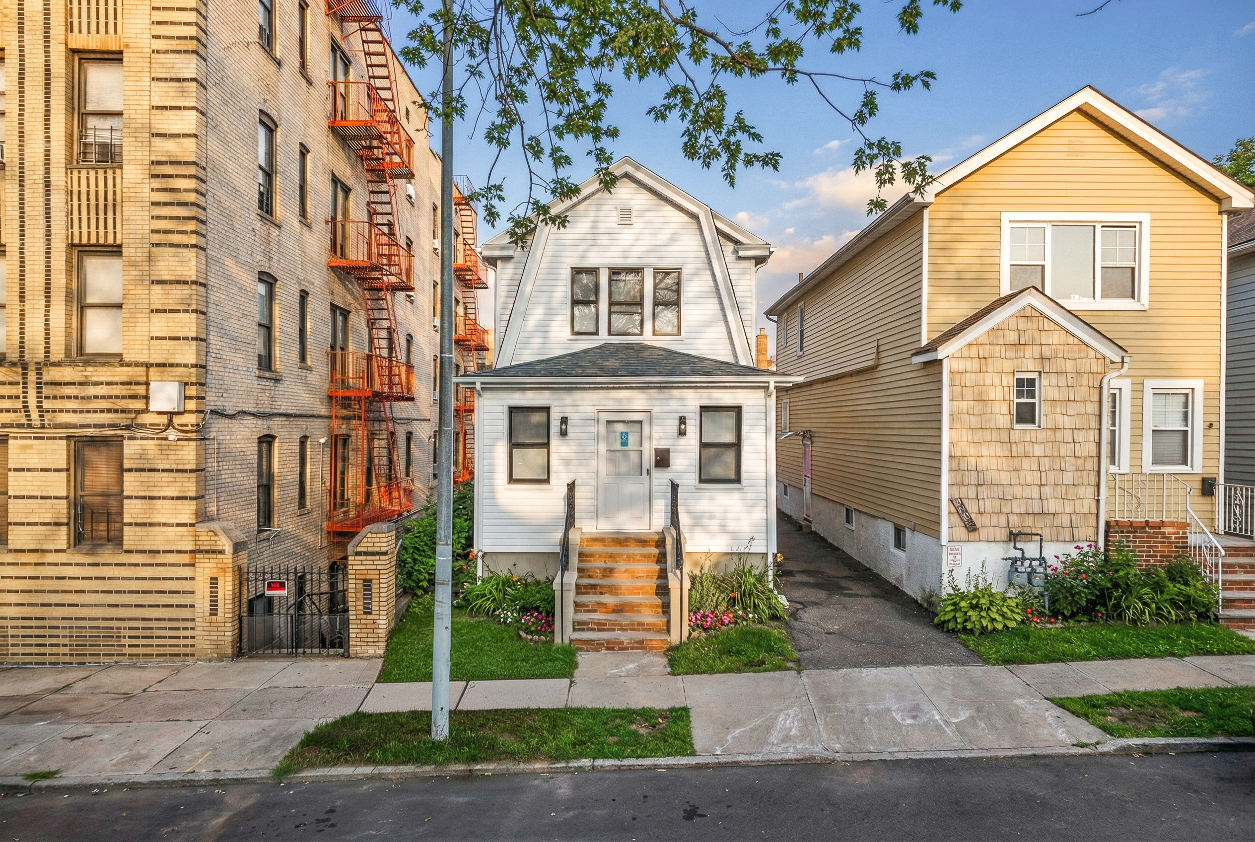 Video tour still — 2054 Saint Paul Ave, Bronx, NY, 10461